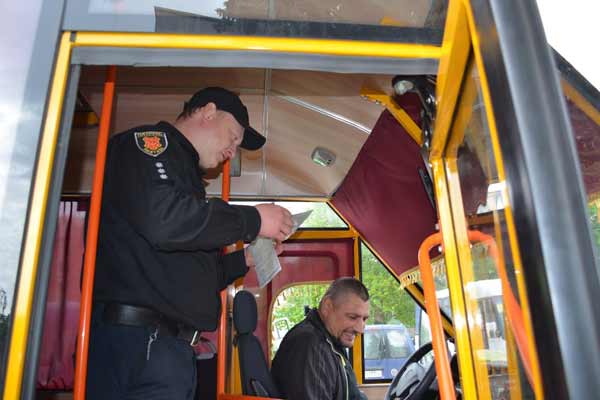 На Полтавщині перевіряють технічний стан транспортних засобів перевізників