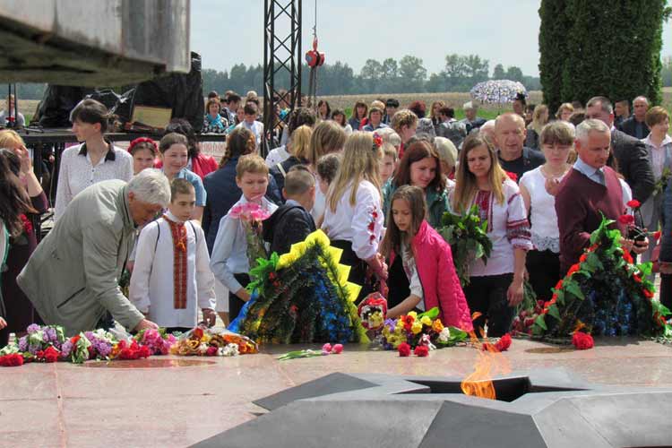 На Полтавщині у Шумейковому урочищі вшанували полеглих у Другій світовій війні