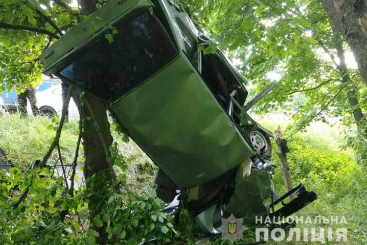 На Полтавщині легковик з'їхав у кювет, постраждало троє людей