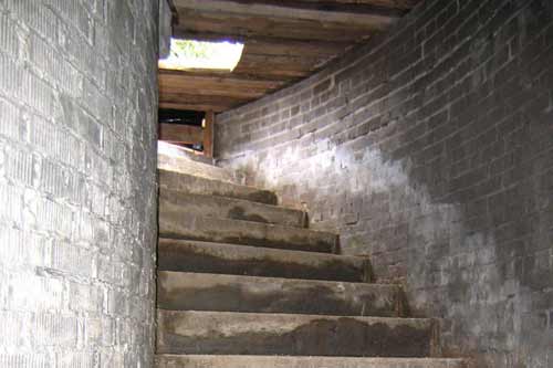 На Полтавщині 80-річний пенсіонер впав у погріб і пролежав там більше доби