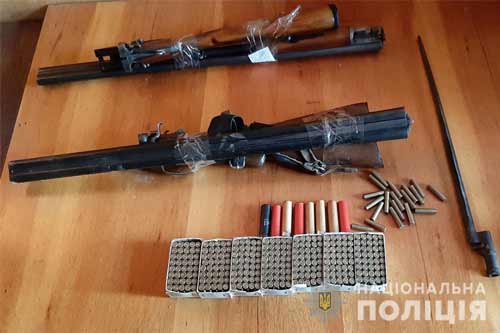 На Полтавщині громадяни з власної волі здали до поліції близько 200 зразків різної зброї