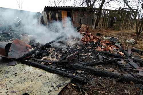 Вночі на Гребінківщині горіла господарська будівля 