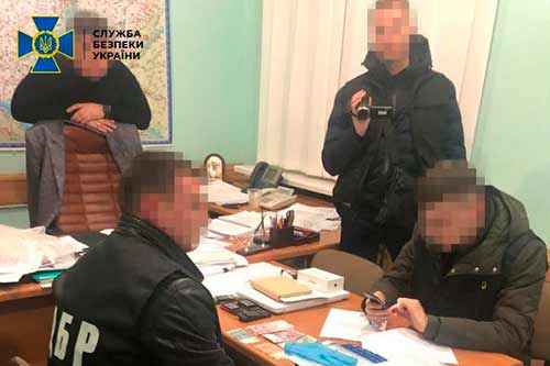  СБУ викрила на хабарі у $85 тисяч керівника управління ДФС в Полтавській області