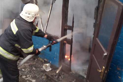 На Гребінківщині рятувальники ліквідували пожежу у літній кухні