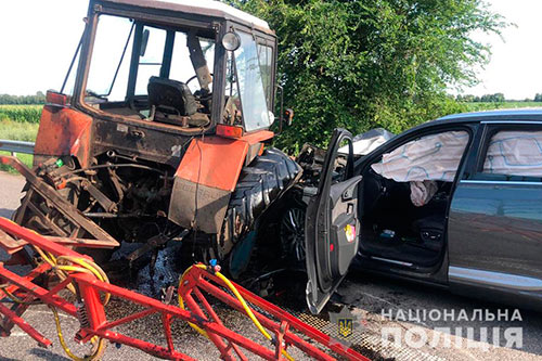 На Полтавщині Audi протаранив трактор