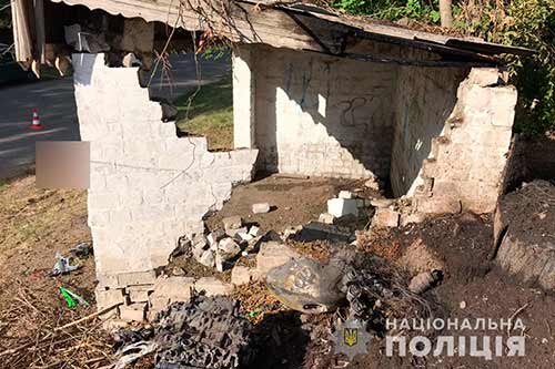 На Полтавщині мотоцикл в’їхав у цегляну зупинку – водій загинув