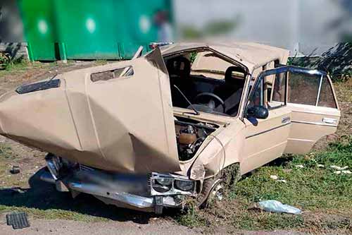 На Полтавщині перекинувся «ВАЗ-2106»: водія госпіталізували