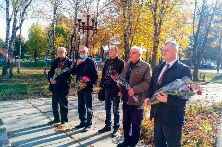 Керівництво Гребінківщини вшанувало пам’ять полеглих у Другій світовій війні