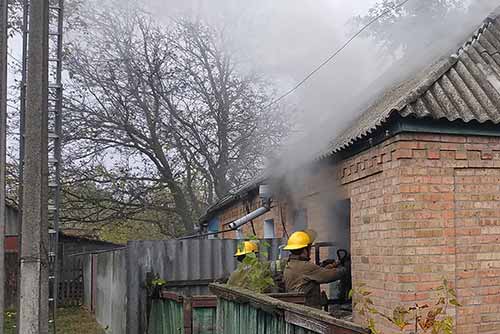 У Пирятині рятувальники ліквідували пожежу в приватному житловому будинку