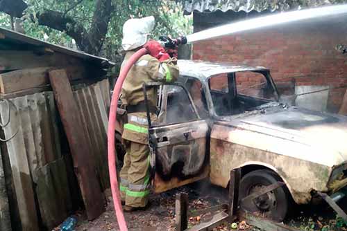 На Полтавщині вщент згорів «Москвич-408»