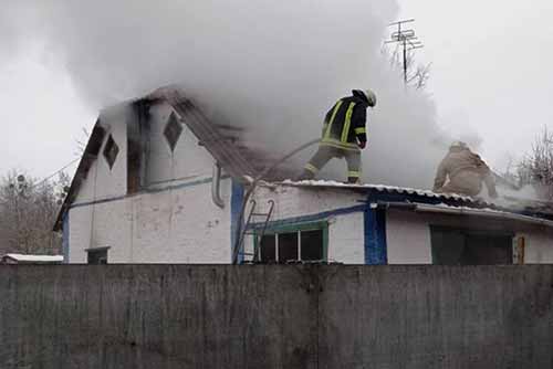 На Полтавщині під час гасіння пожежі в будинку рятувальники виявили тіло господарки