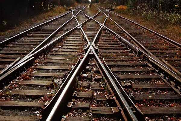 На Полтавщині потяг смертельно травмував 23-річного хлопця, який знаходився на коліях