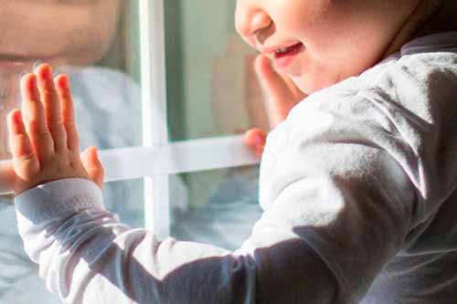 У Кременчуці 13-річна дівчина випала з третього поверху, серйозної загрози життю дитини немає