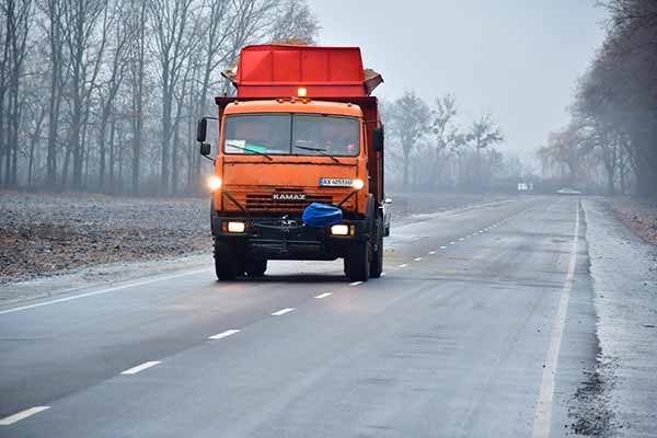 На Полтавщині продовжується боротьба з ожеледицею
