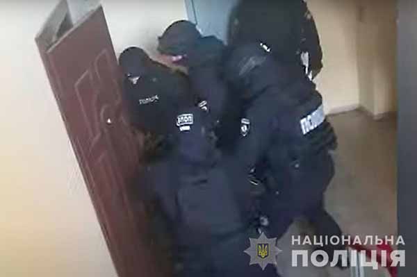 На Полтавщині затримано організатора наркоугруповання та його спільника, які переховувалась від правоохоронців