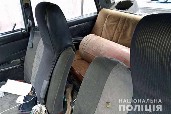 На Полтавщині чоловік погрожував підірвати газовий балон у своєму авто, якому не дали 2 га землі