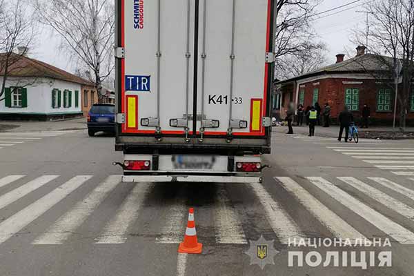У Полтаві вантажівка на переході збила жінку 