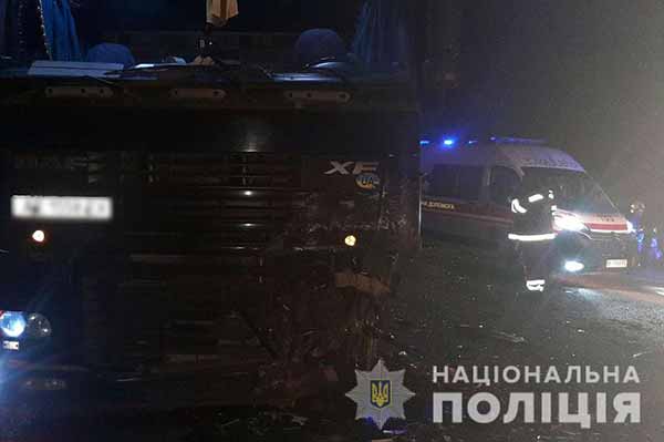 Смертельна ДТП на Полтавщині: зіткнулися вантажний автомобіль "ДАФ" та легковий автомобіль "ВАЗ-2105"