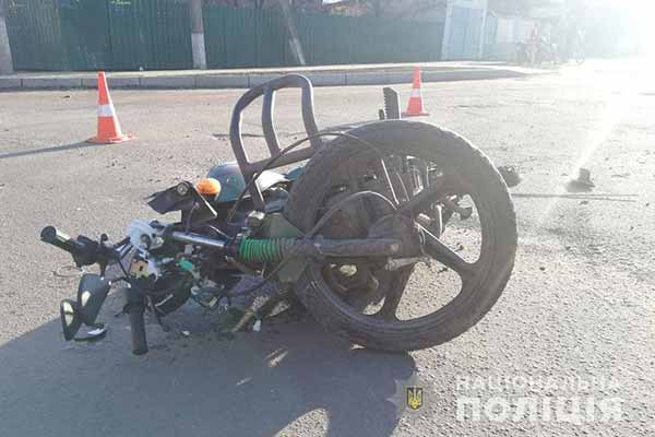 ДТП на Полтавщині: “ВАЗ” зіткнувся з мотоциклом