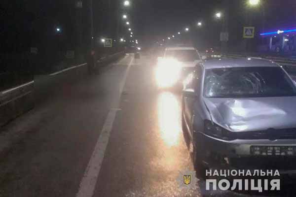 На Полтавщині автомобіль насмерть збив жінку