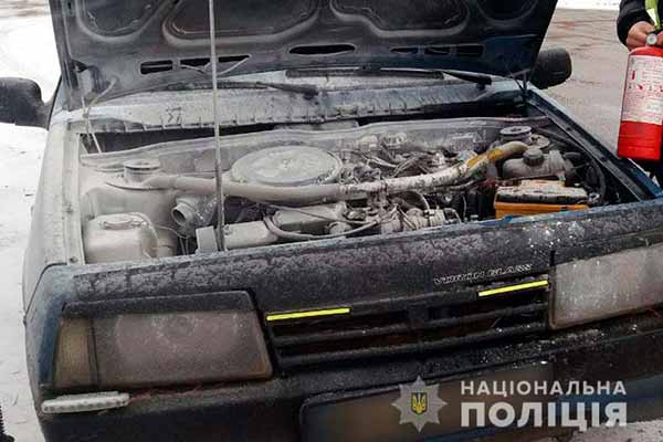 Патрульні поліції Глобинщини загасили палаючий автомобіль «ВАЗ-2109» 