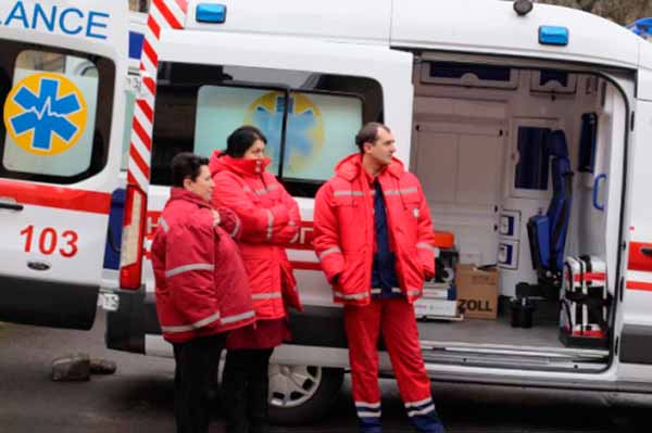 На Полтавщині з вікна 4-го поверху випала дівчина, 2006 року народження