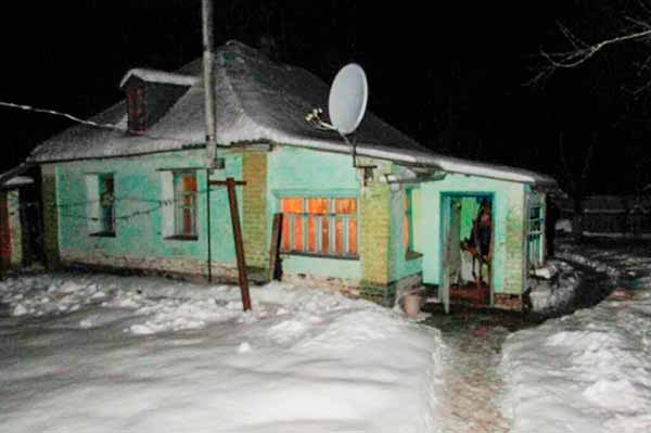 В одному з приватних будинків Гребінки виявили тіло чоловіка з ножовим пораненням