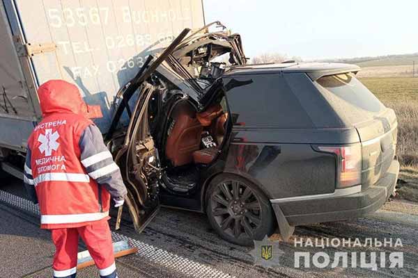 На Полтавщині в результаті зіткнення «Range Rover» із сідловим тягачем «Daf» травмувався 40-річний водій