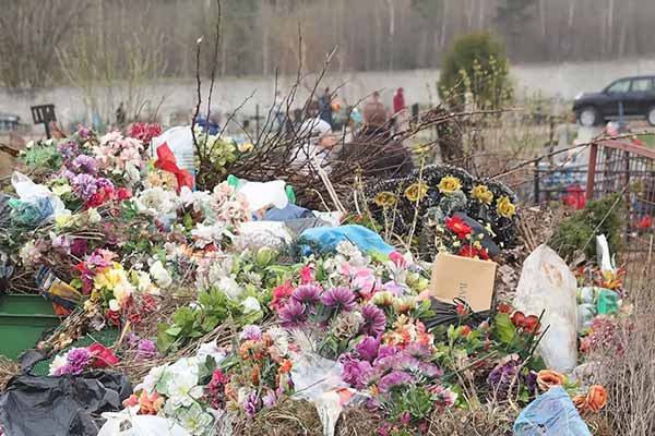 Гребінківська міська рада закликає жителів громади відмовитися від штучних квітів під час поминальних днів