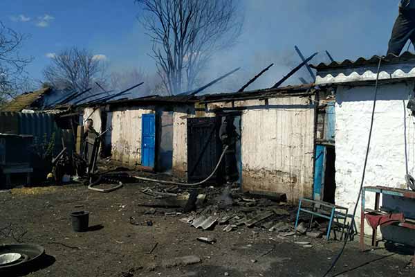У селі Гребінківської міської громади згоріла господарча будівля та майно в ній