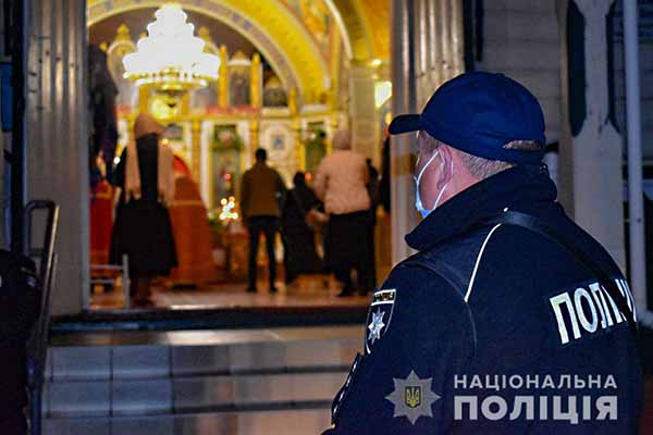 Урочисті церковні богослужіння у ніч на свято у храмах Полтавщини відбулися без порушень