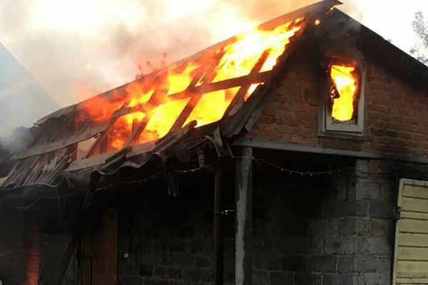 У Гребінці горів гараж