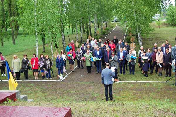 На Полтавщині в урочищі Пирогова Левада вшанували пам'ять земляків, вбитих нацистами