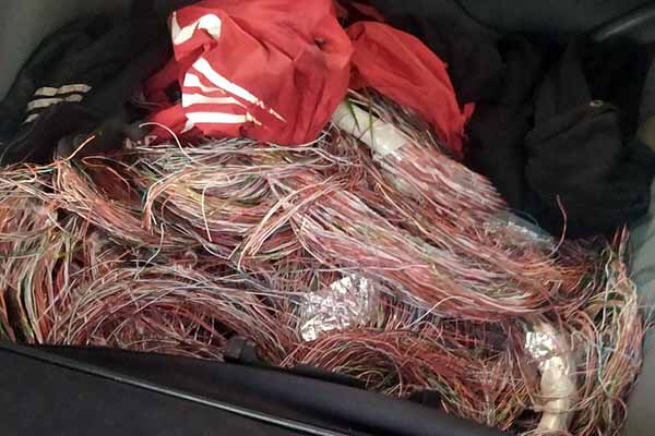 На Полтавщині затримали чотирьох крадіїв телефонного кабелю