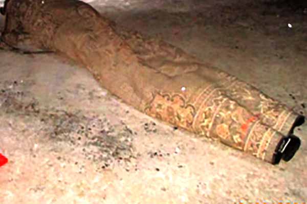 Вбивство на Полтавщині: чоловіка жорстоко вбили, а тіло замотали в килим та викинули на вулицю