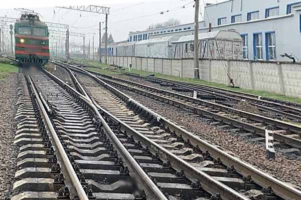 У Гребінці на залізничній колії, поблизу вагонного депо, чоловік потрапив під потяг