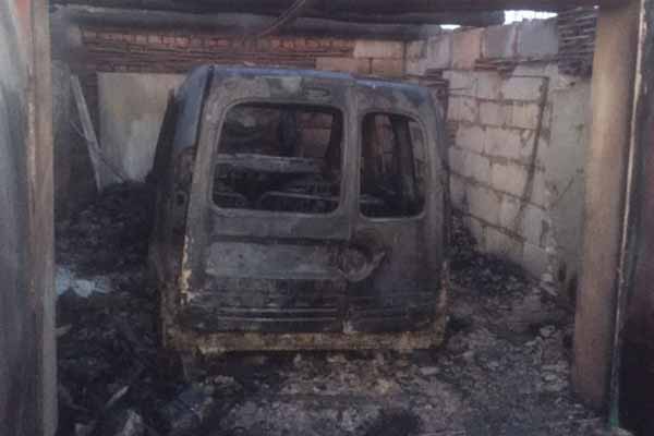 У Гребінці через пожежу у гаражі згорів автомобіль