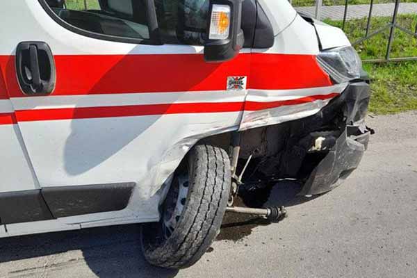 У ДТП на Полтавщині потрапив автомобіль швидкої медичної допомоги пасажир отримав тілесні ушкодження