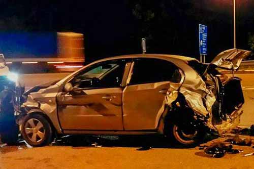 На трасі в Полтавській області легковик ЗАЗ зіштовхнувся з вантажівкою, постраждала дитина