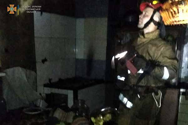 Пожежа на Гребінківщині: посеред ночі зайнялася літня кухня