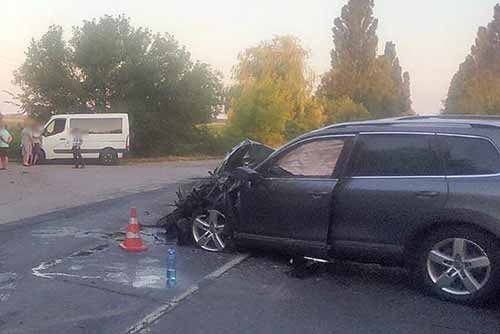  ДТП на на автодорозі «Пирятин - Прилуки»: зіткнулися позашляховик та навантажувач