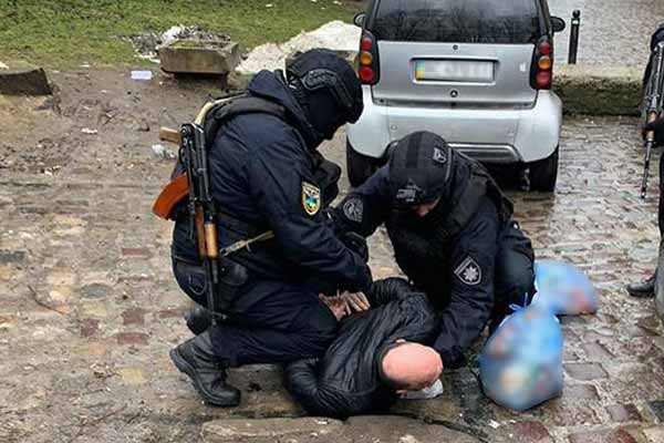 Двох наркодилерів з Полтавщини затримали за збут метадону 