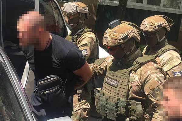 Організували «бізнес» на вимаганні коштів - у Полтаві затримали злочинне угруповання