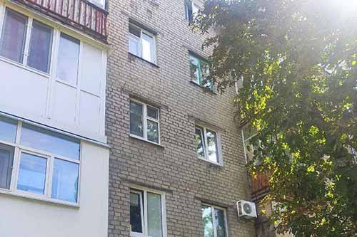 У Кременчуці жінка випала з квартири багатоповерхівки