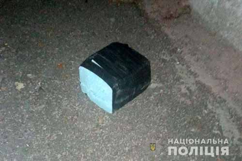 У Полтаві по вулиці Соборності біля житлового будинку виявили підозрілий предмет