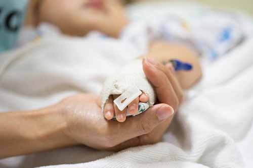 До реанімації Миргородської лікарні потрапила дворічна дитина після отруєння бензином