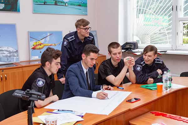 Для курсантів Кременчуцького льотного коледжу провели тренінг з протидії цькування