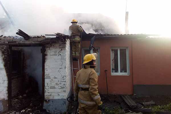 У Лубнах згоріла частина будинку — господар отримав опіки