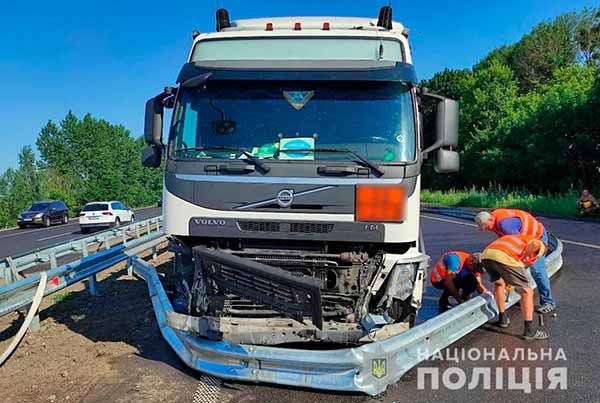На Полтавщині поліція встановлює обставини ДТП з бензовозом у Лубенському районі