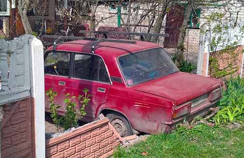 На Полтавщині іноземець викрав авто та в`їхав на ньому в паркан